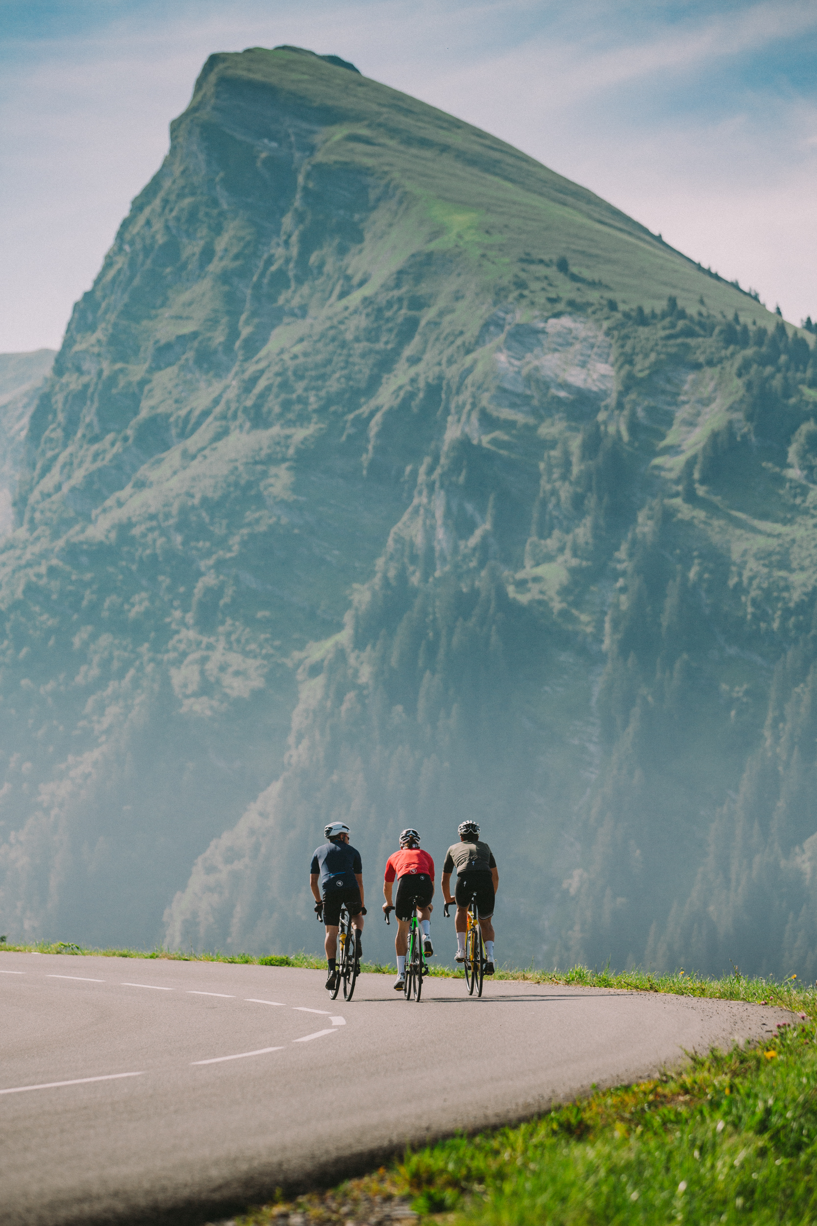 cyclistes vers morzine